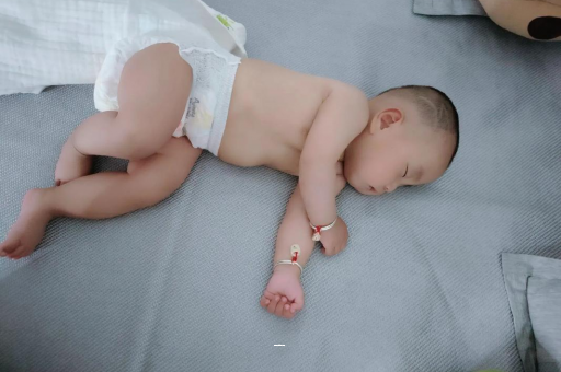 济宁宝宝脚心出汗怎么回事